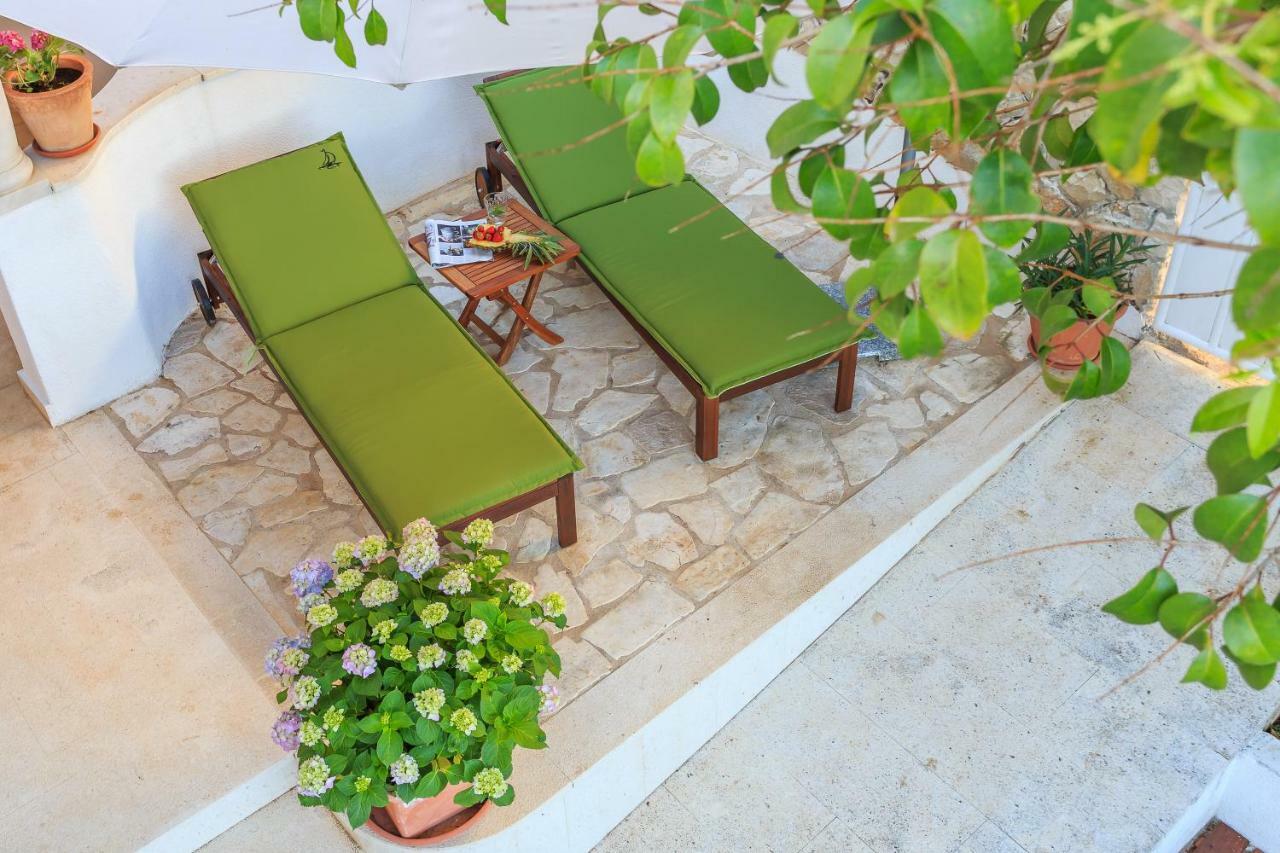 Holiday Home Lola, Sea On A Palm! Heated Pool Trogir Eksteriør bilde