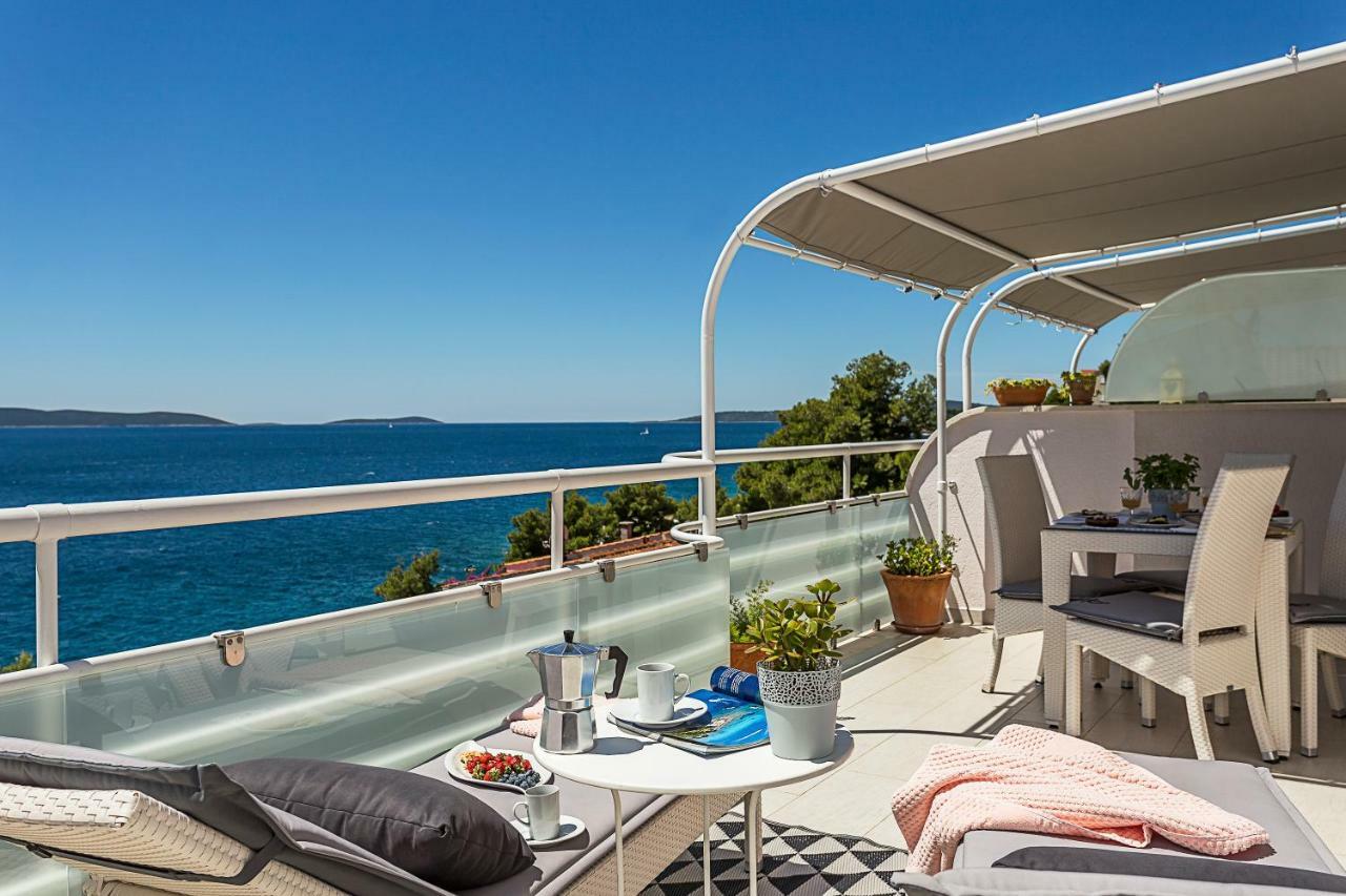 Holiday Home Lola, Sea On A Palm! Heated Pool Trogir Eksteriør bilde