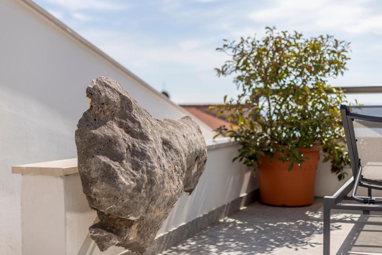 Holiday Home Lola, Sea On A Palm! Heated Pool Trogir Eksteriør bilde