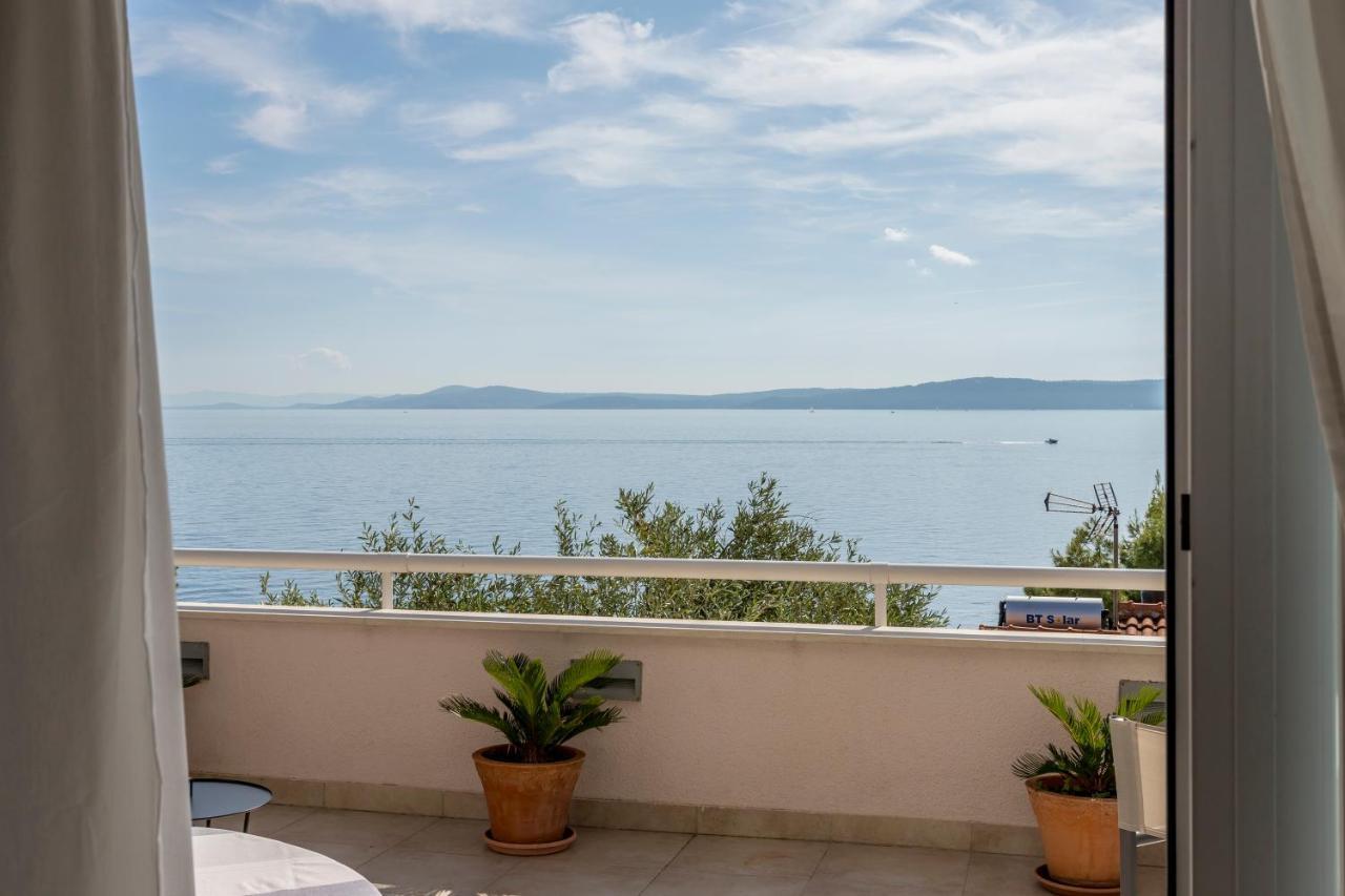 Holiday Home Lola, Sea On A Palm! Heated Pool Trogir Eksteriør bilde
